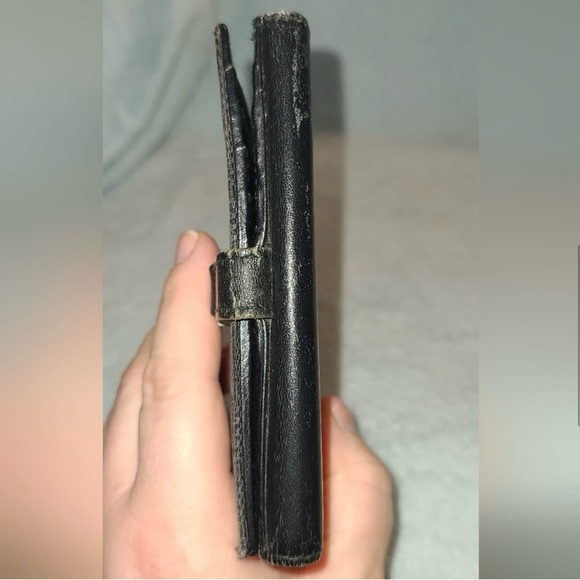 Gucci Jackie Bifold Wallet with Silver Hardware and Cool, Unusual Clasp - Picture 7 of 14